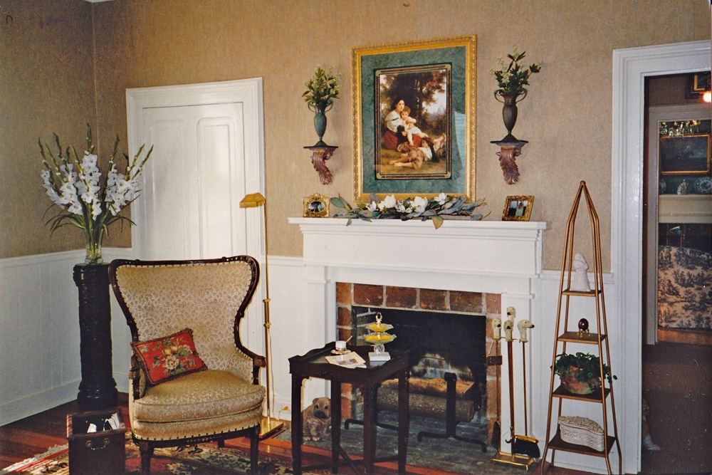1995-04,-Camden-Showhouse,-Master-Bedroom-towards-fireplace,-after,-sc0015,-edited